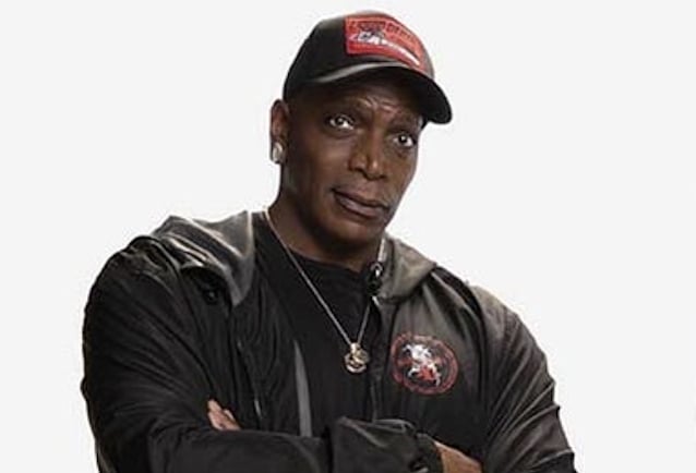 Derrick Green prepara nova banda após fim do Sepultura: “é